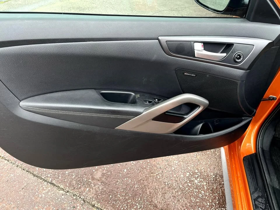 2015 Hyundai Veloster - Image 9 of 19