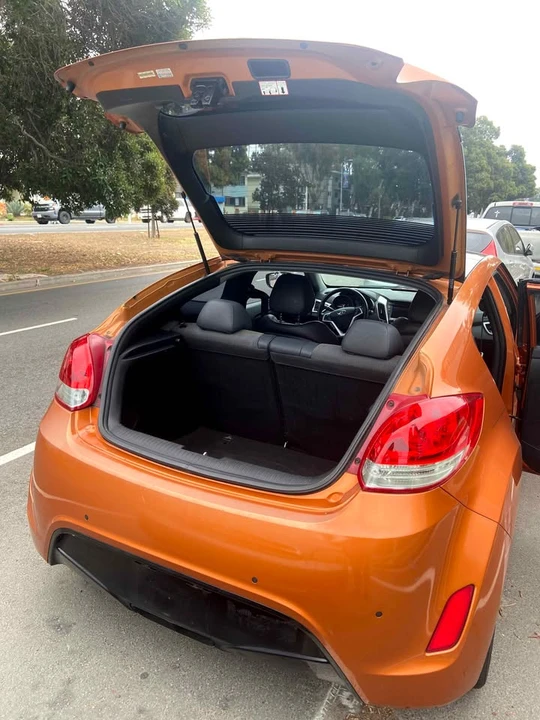 2015 Hyundai Veloster - Image 16 of 18