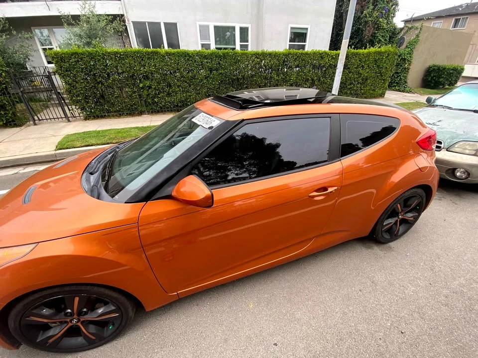 2015 Hyundai Veloster - Image 2 of 18