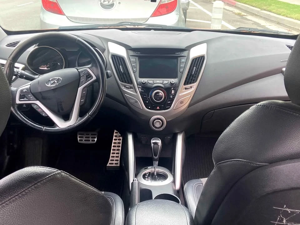 2015 Hyundai Veloster - Image 8 of 18
