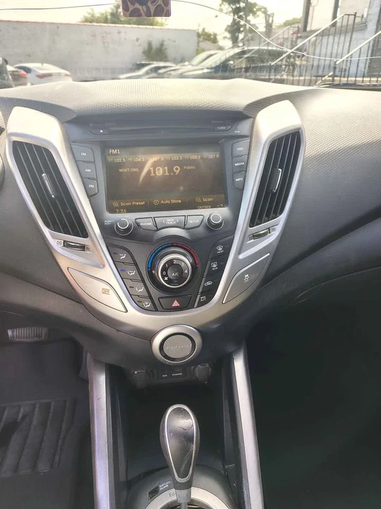 2015 Hyundai Veloster - Image 8 of 9