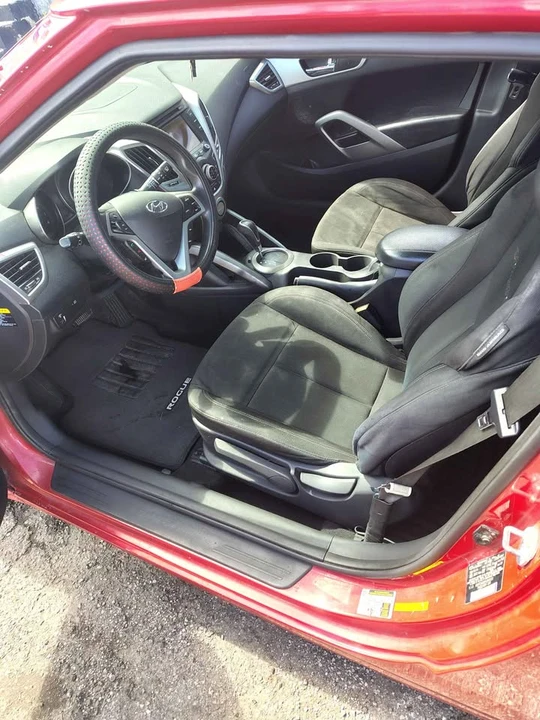 2015 Hyundai Veloster - Image 7 of 9