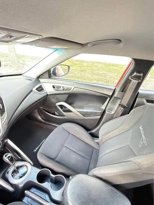 2015 Hyundai Veloster - Image 11 of 14