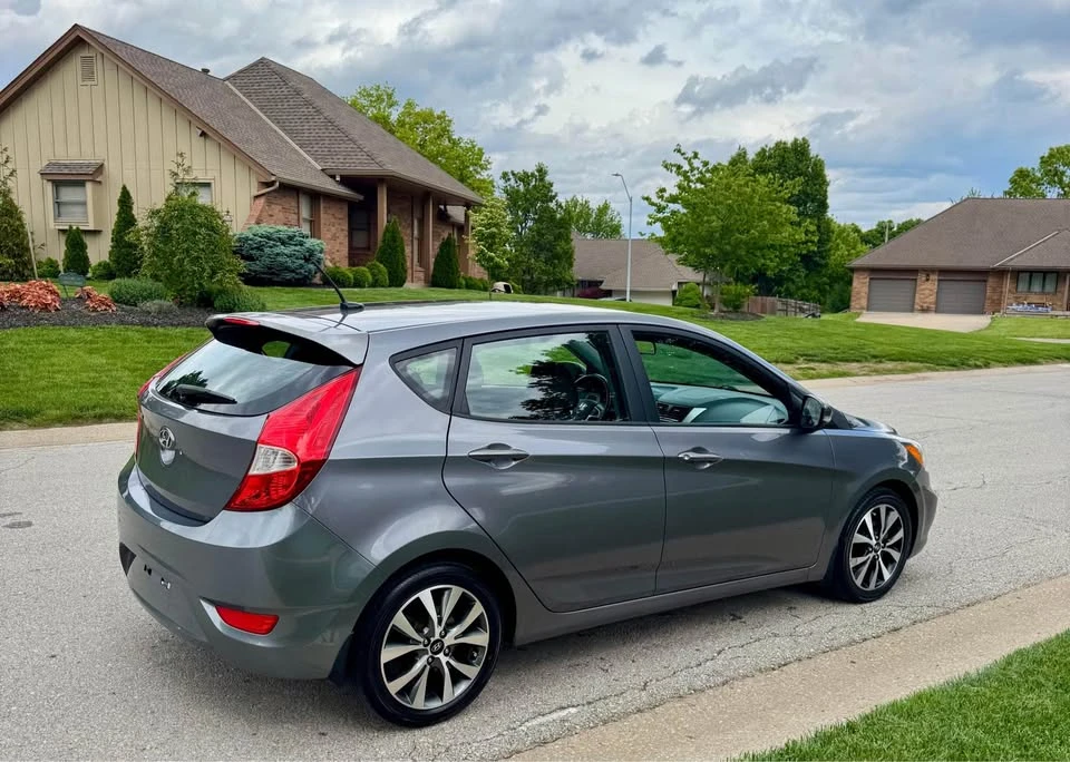 2015 Hyundai Accent - Image 5 of 11
