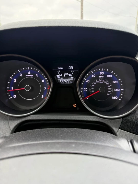 2015 Hyundai Elantra - Image 8 of 10