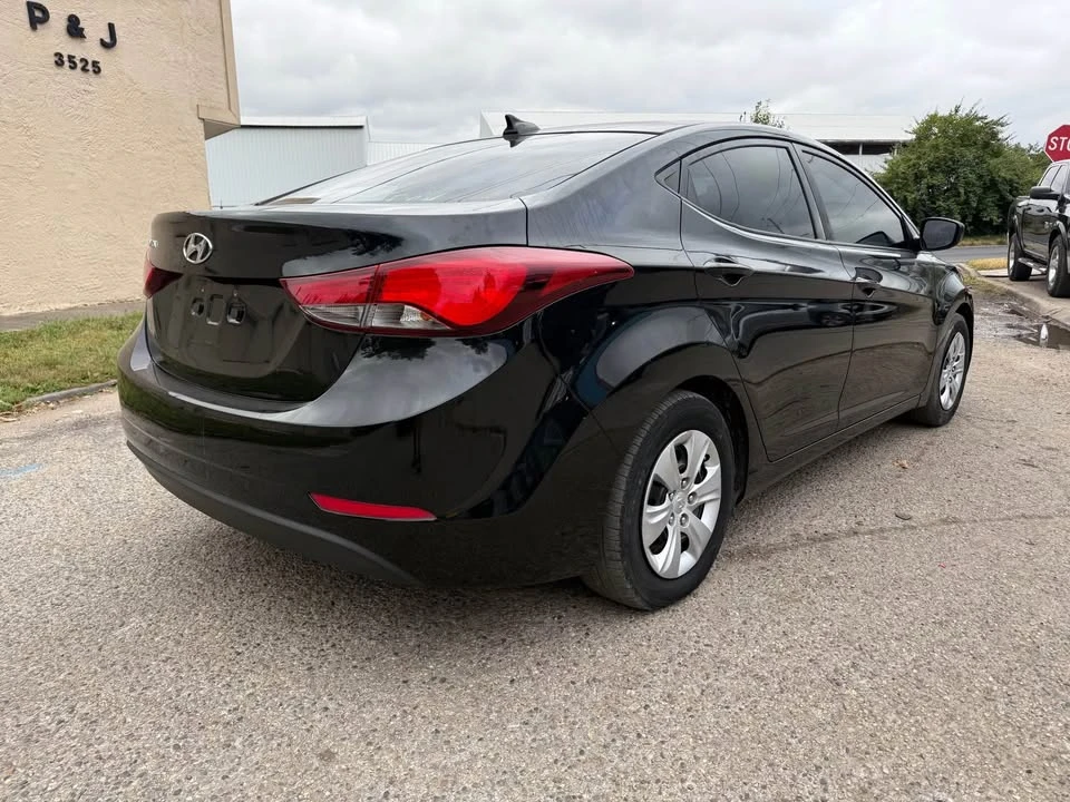 2015 Hyundai Elantra - Image 4 of 10