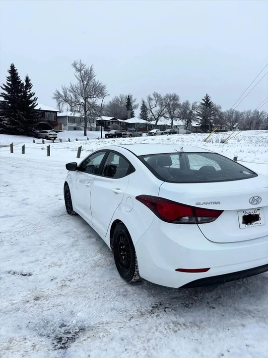 2015 Hyundai Elantra - Image 4 of 8