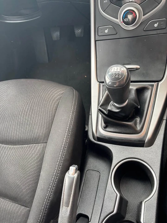 2015 Hyundai Elantra - Image 9 of 12