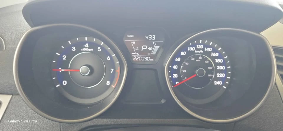 2015 Hyundai Elantra - Image 8 of 11