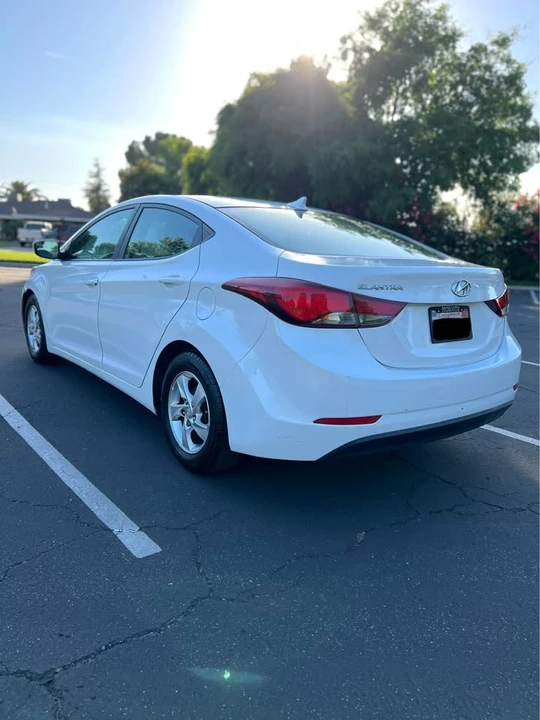 2015 Hyundai Elantra - Image 4 of 12