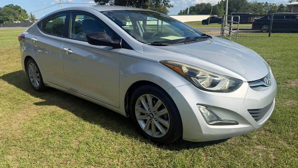 2015 Hyundai Elantra - Image 4 of 9
