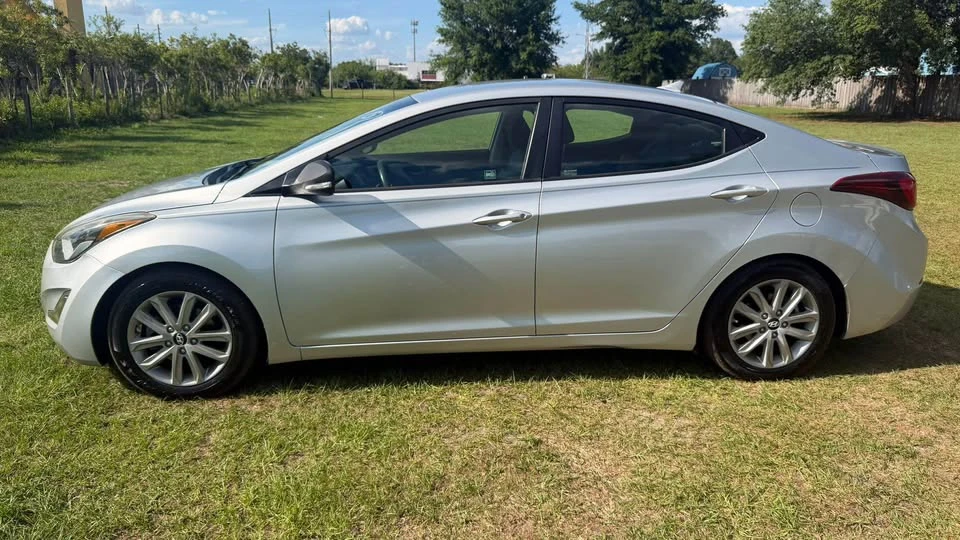 2015 Hyundai Elantra - Image 6 of 9