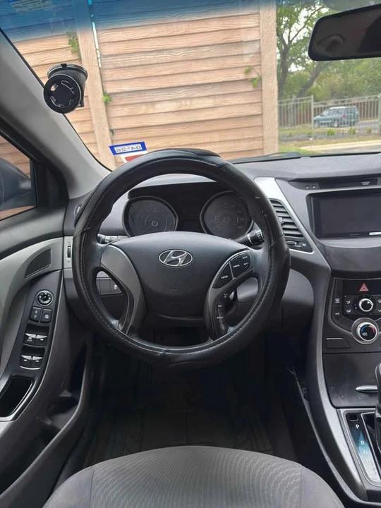 2015 Hyundai Elantra - Image 6 of 8
