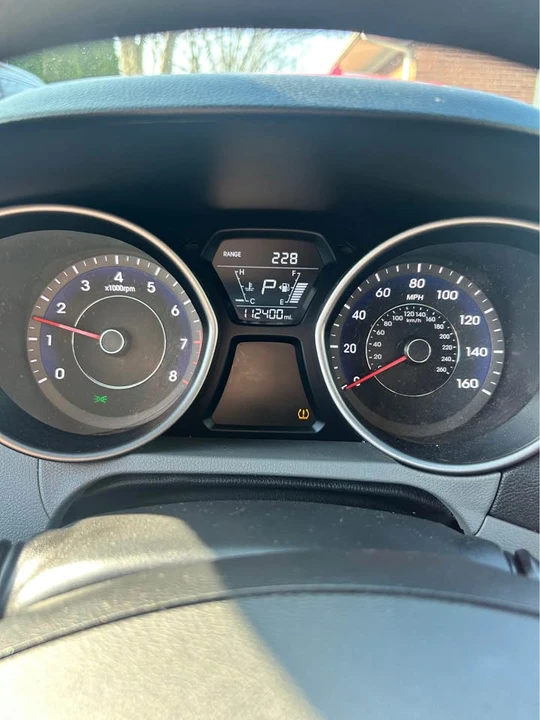 2015 Hyundai Elantra - Image 10 of 13