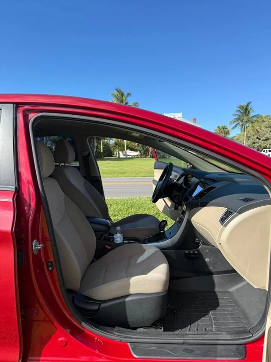2015 Hyundai Elantra - Image 8 of 9