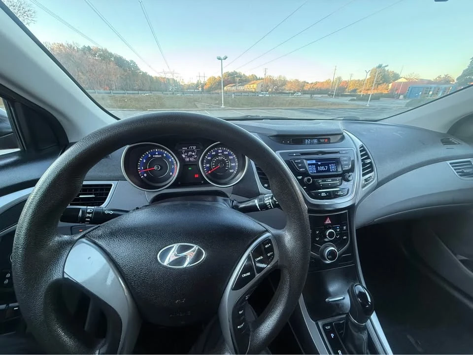 2015 Hyundai Elantra - Image 12 of 13