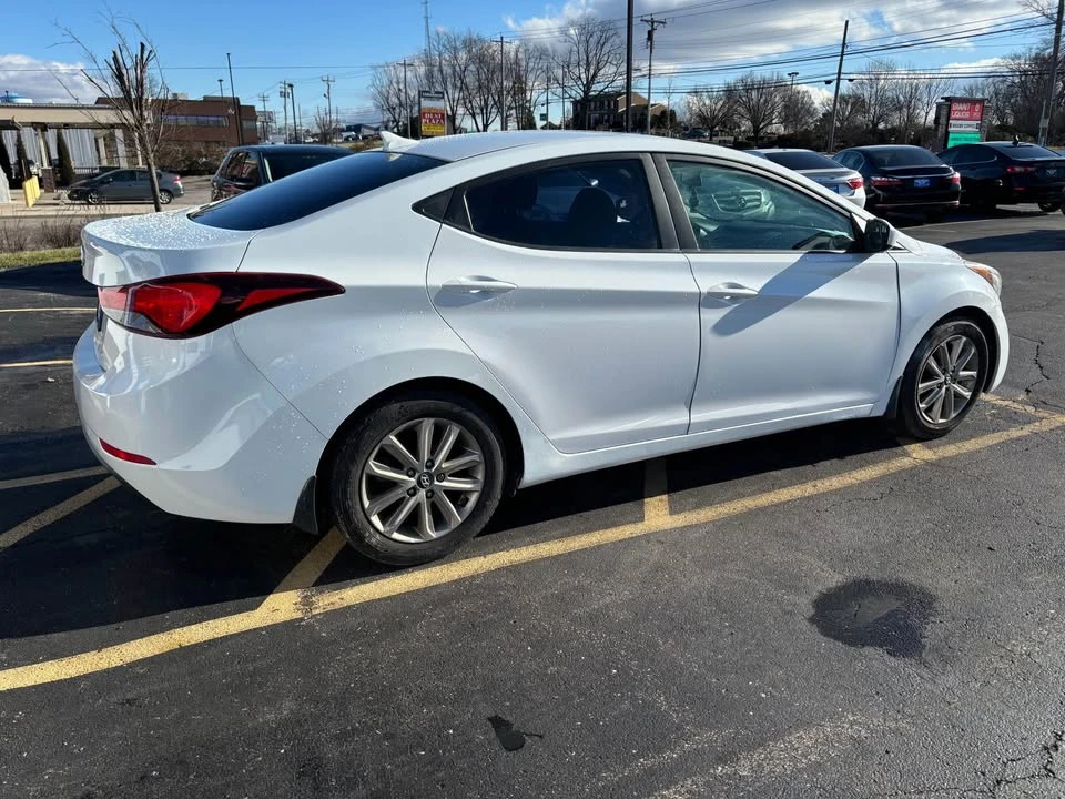 2015 Hyundai Elantra - Image 4 of 10