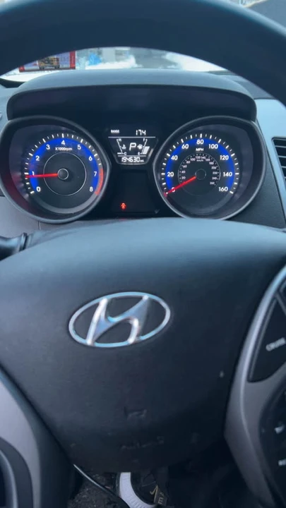 2015 Hyundai Elantra - Image 6 of 8