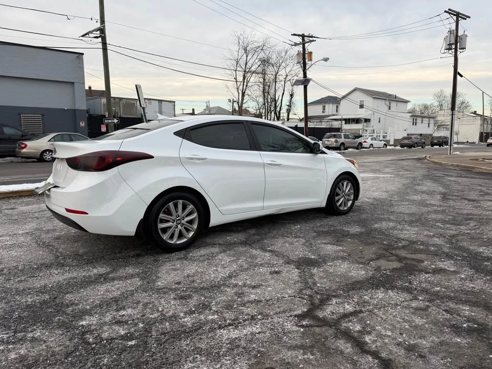 2015 Hyundai Elantra - Image 9 of 14