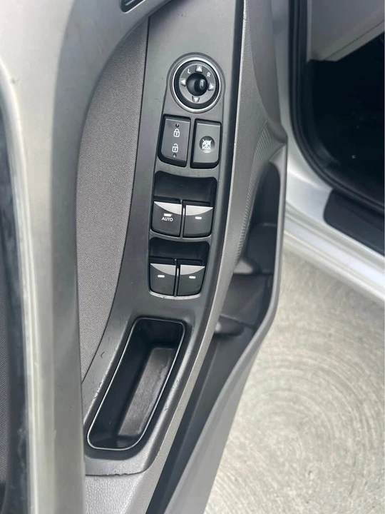 2015 Hyundai Elantra - Image 7 of 11