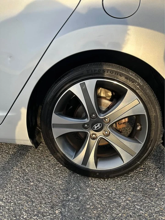 2015 Hyundai Elantra - Image 8 of 17