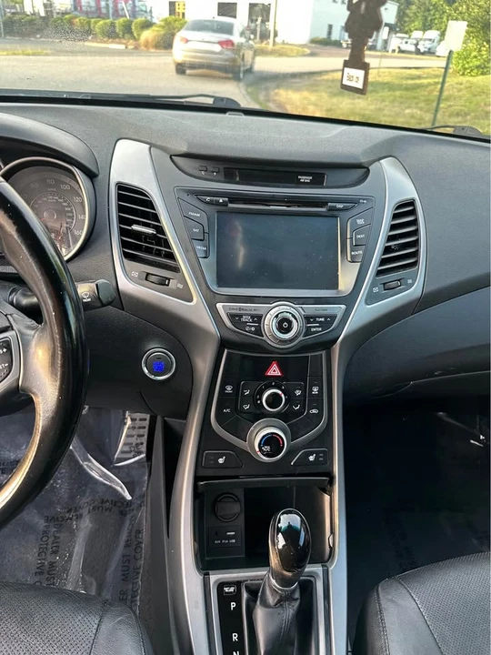 2015 Hyundai Elantra - Image 12 of 17