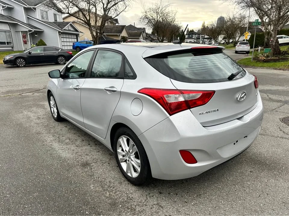 2015 Hyundai Elantra - Image 6 of 17
