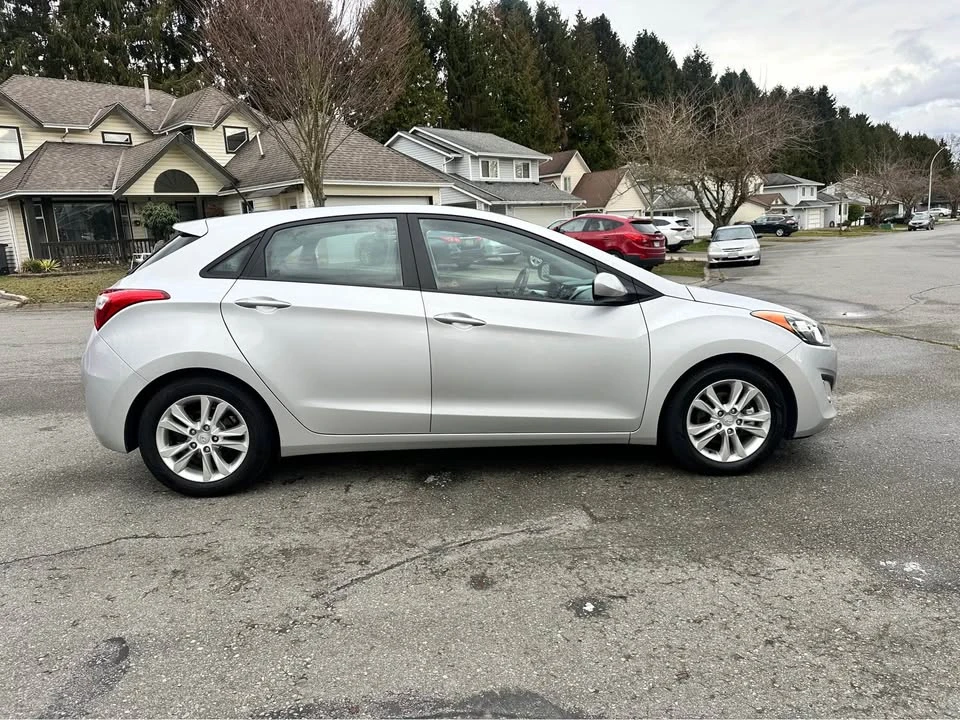 2015 Hyundai Elantra - Image 5 of 17