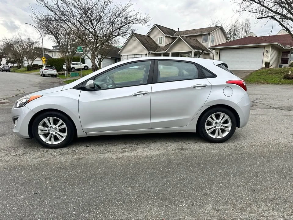 2015 Hyundai Elantra - Image 4 of 17