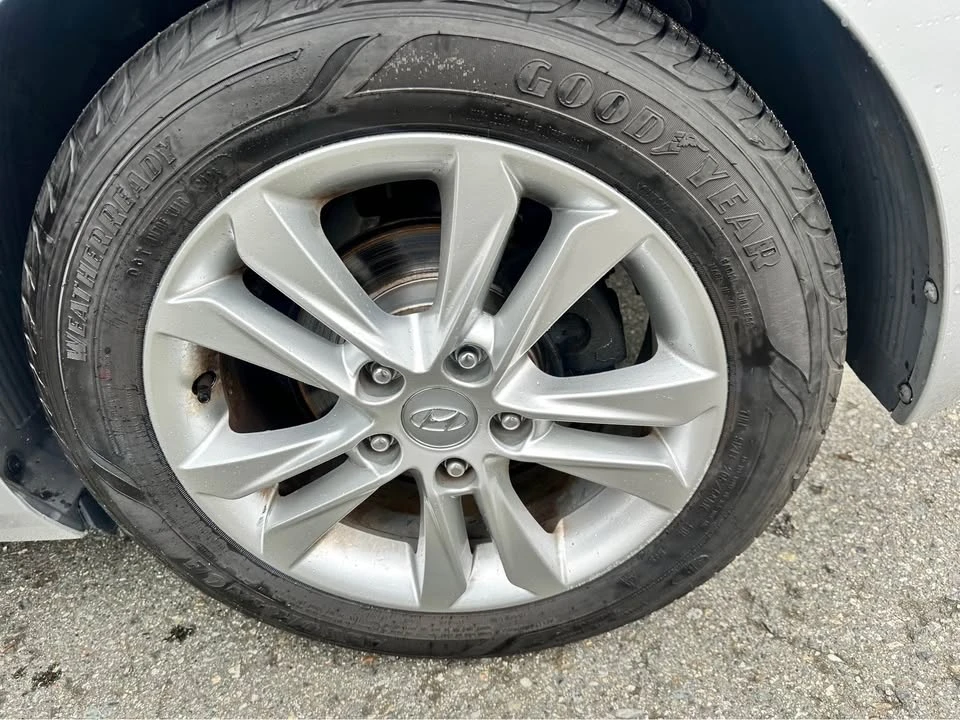2015 Hyundai Elantra - Image 16 of 17