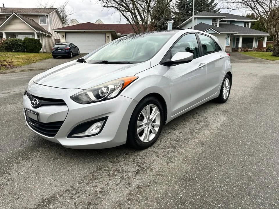 2015 Hyundai Elantra - Image 3 of 17