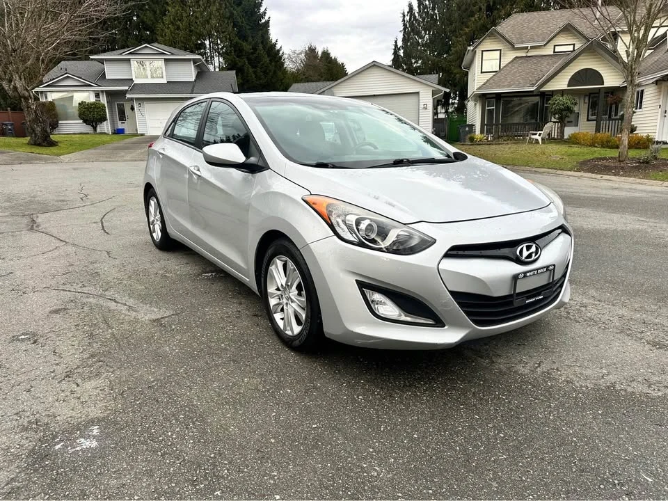 2015 Hyundai Elantra - Image 2 of 17