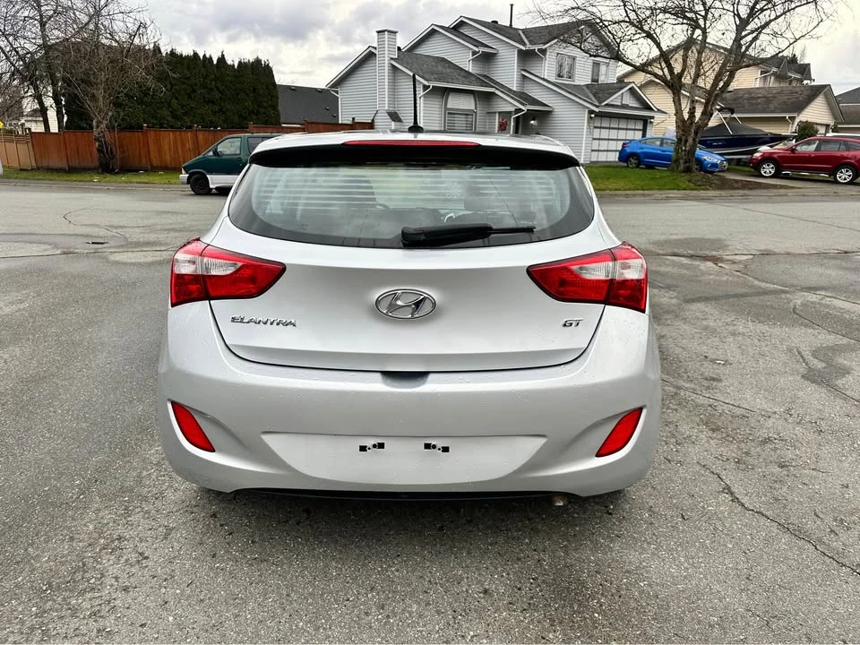 2015 Hyundai Elantra - Image 8 of 17