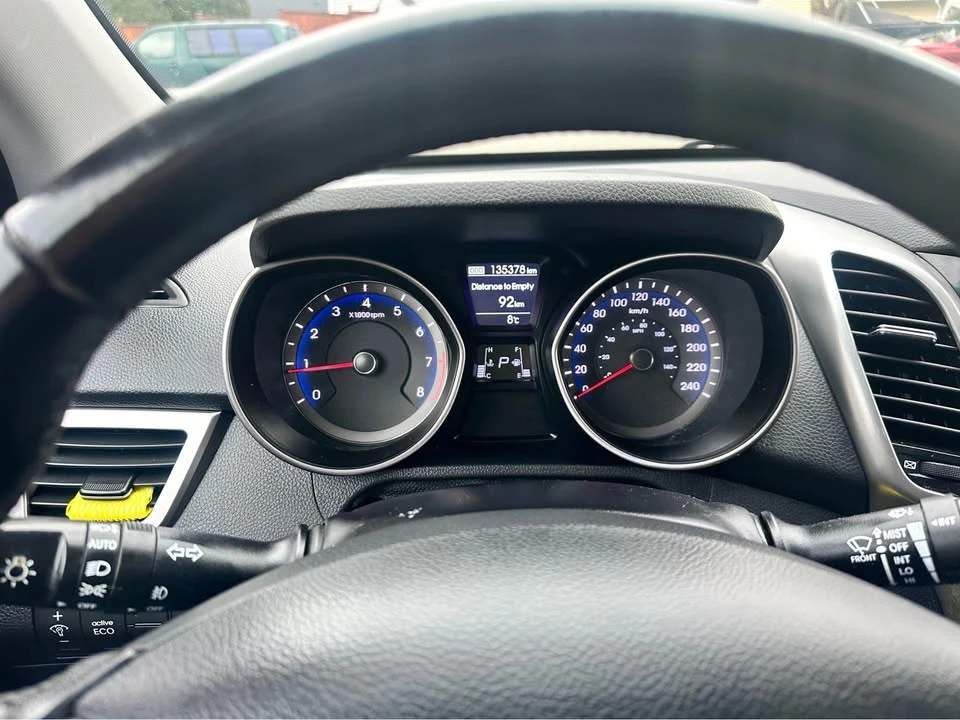 2015 Hyundai Elantra - Image 9 of 17
