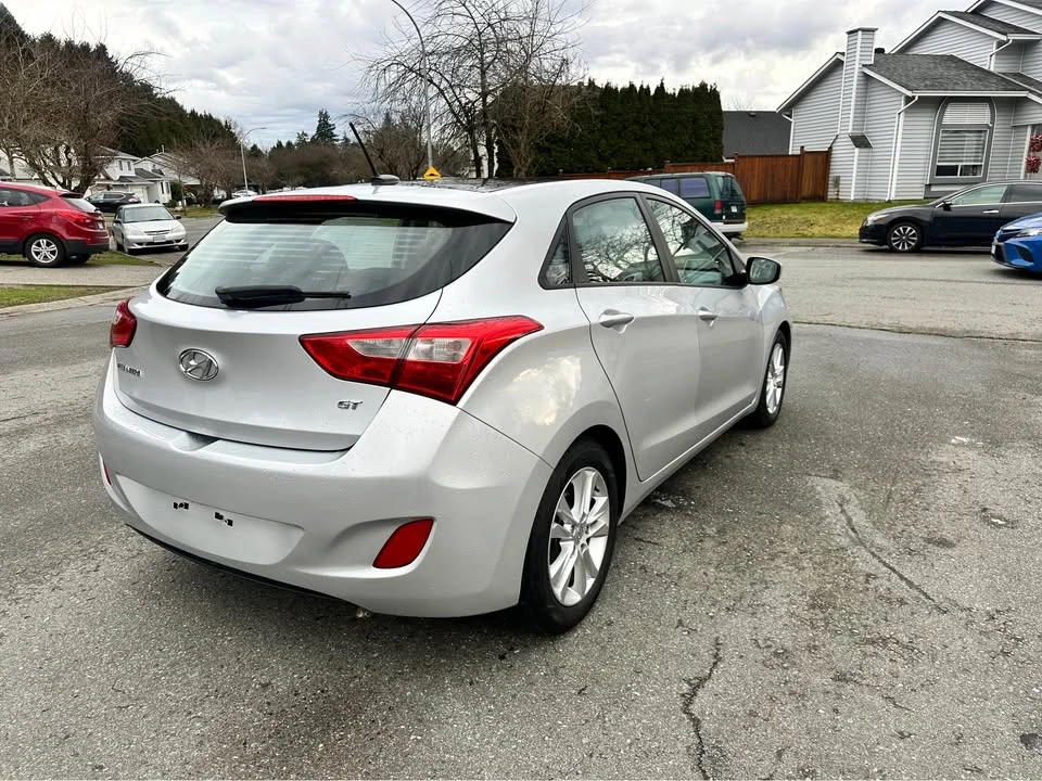 2015 Hyundai Elantra - Image 7 of 17