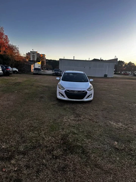 2015 Hyundai Elantra - Image 4 of 11