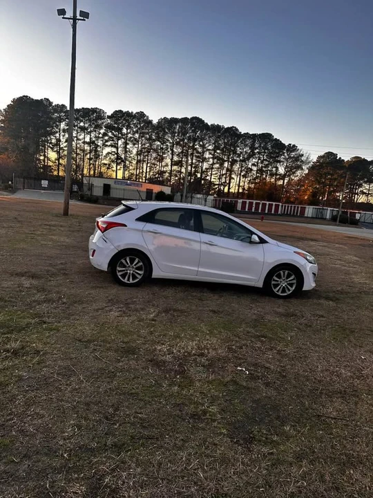 2015 Hyundai Elantra - Image 2 of 11