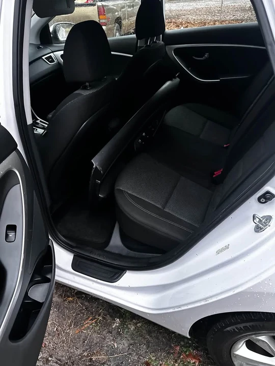 2015 Hyundai Elantra - Image 8 of 11