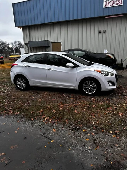 2015 Hyundai Elantra - Image 10 of 11