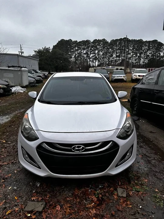 2015 Hyundai Elantra - Image 9 of 11