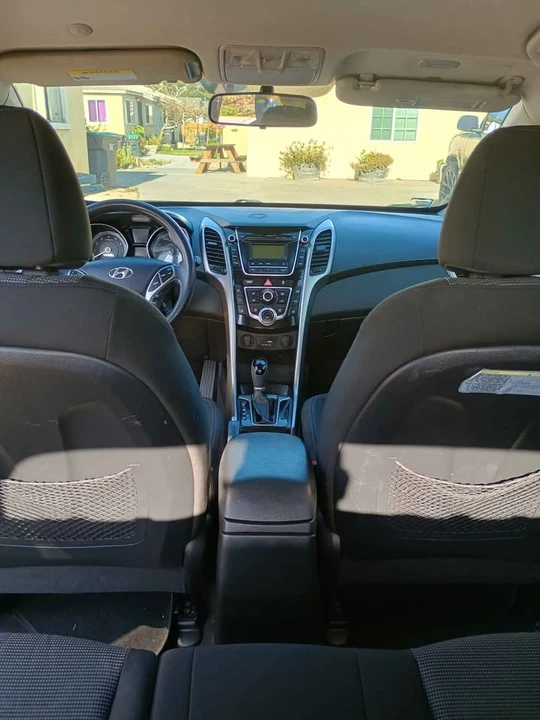 2015 Hyundai Elantra - Image 6 of 9