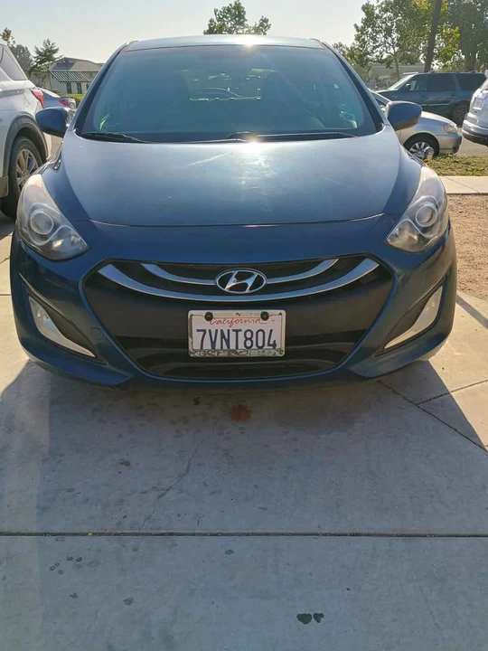 2015 Hyundai Elantra - Image 4 of 9