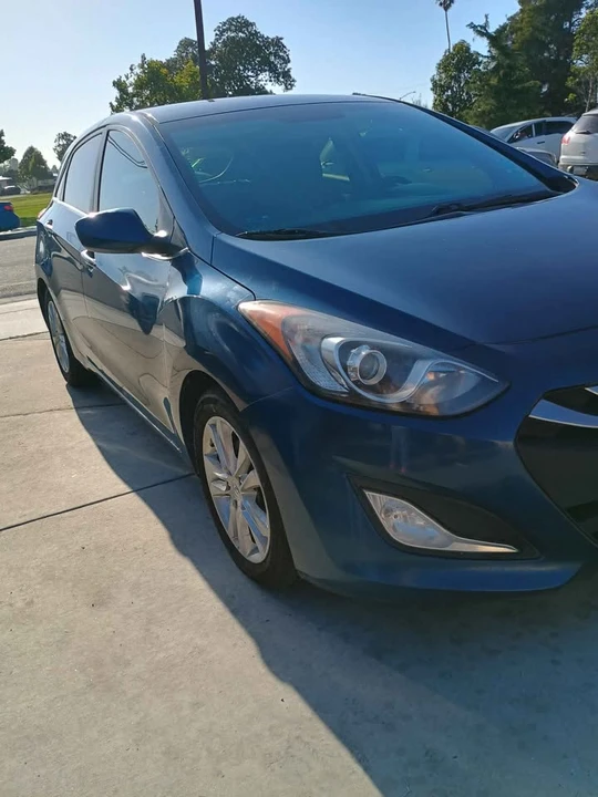 2015 Hyundai Elantra - Image 2 of 9