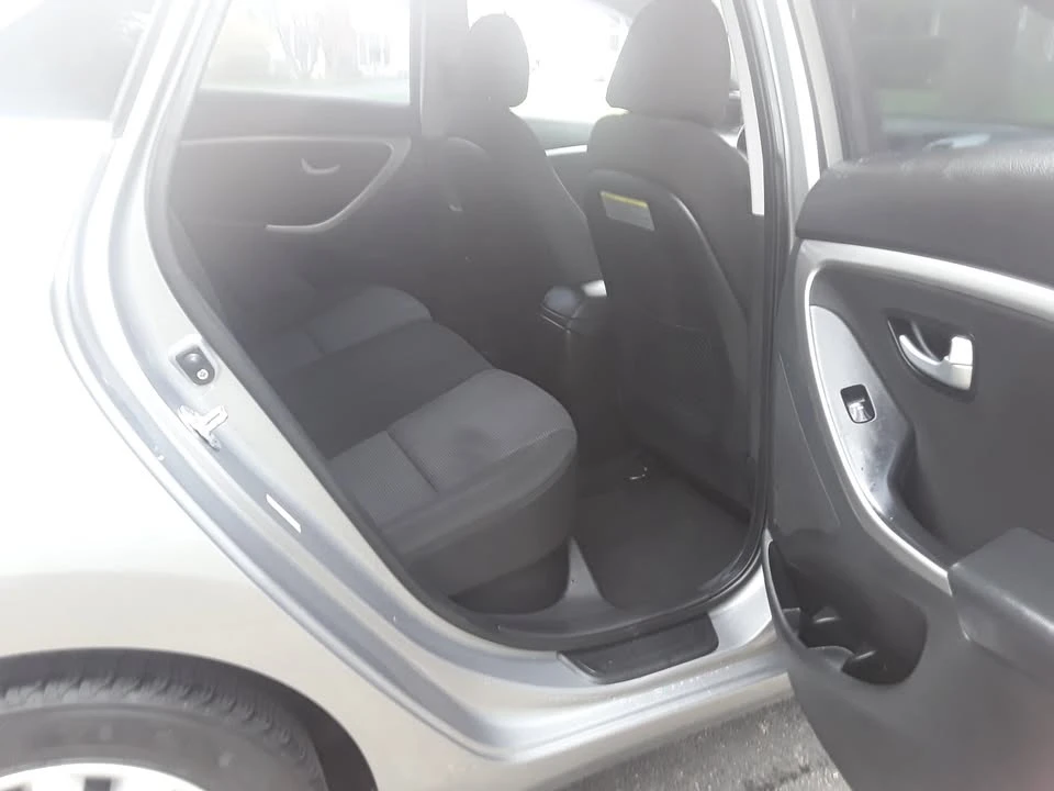 2015 Hyundai Elantra - Image 7 of 17