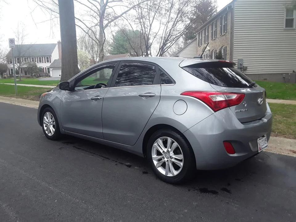 2015 Hyundai Elantra - Image 9 of 17