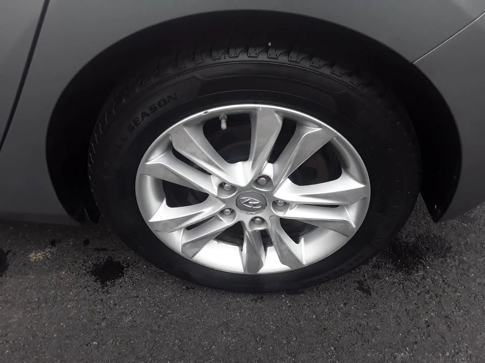 2015 Hyundai Elantra - Image 10 of 17