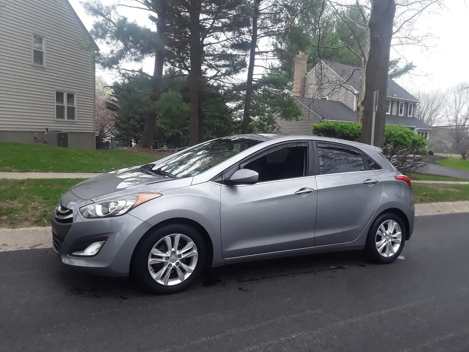 2015 Hyundai Elantra - Image 12 of 17