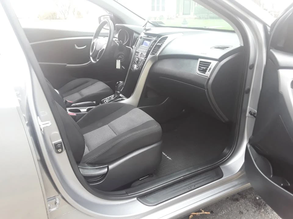 2015 Hyundai Elantra - Image 6 of 17
