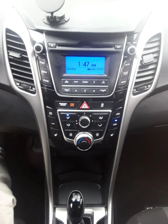 2015 Hyundai Elantra - Image 16 of 17