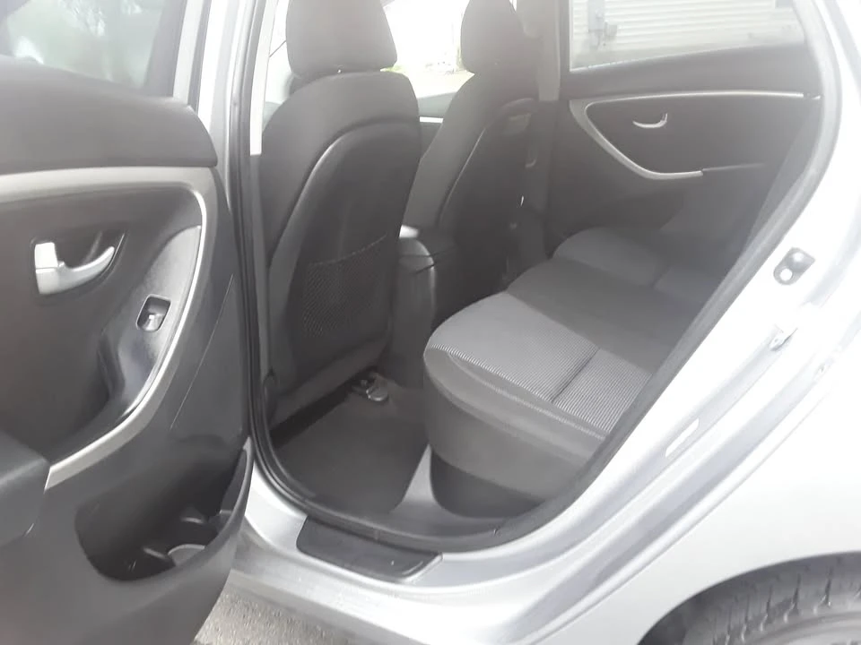 2015 Hyundai Elantra - Image 11 of 17